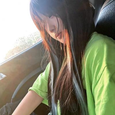 三个摩登女性